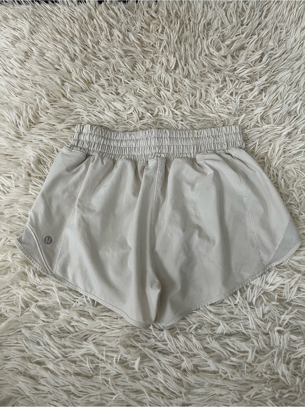 Lululemon Hotty Hot High-Rise Lined Short 2.5"
Size 4